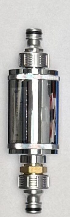 Filtergehäuse aus Metall mit Stecknippel oben und unten und Messing-Überwurfmutter